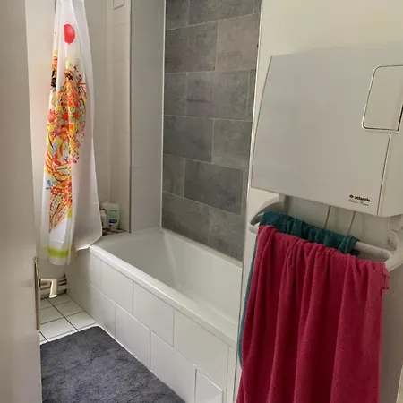 Proche Gare Apartman *